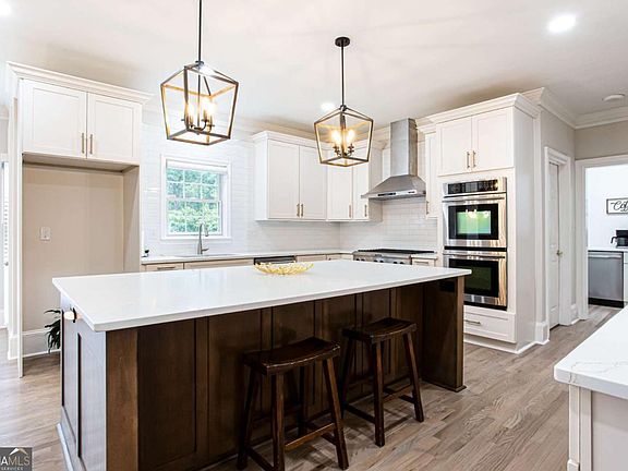4th image of 2651 Brentford Ln