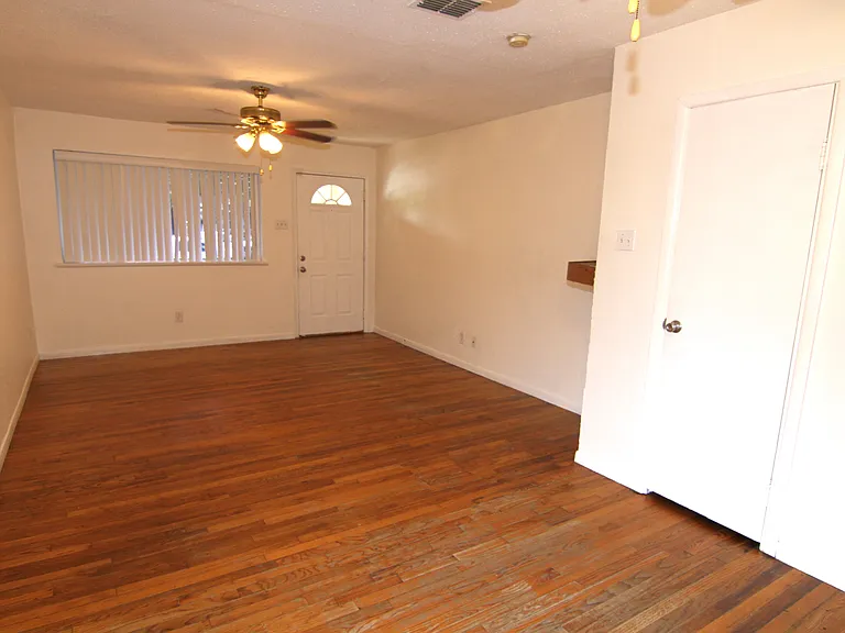 7000 Thurston Dr — Photo 3