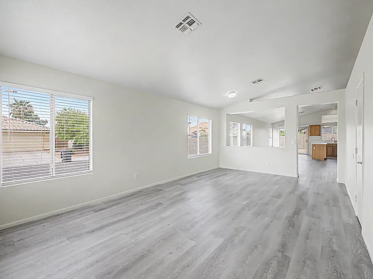 12402 N 41st Ave — Photo 11
