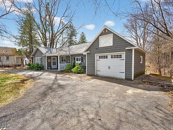2nd image of 2460 Troy-Schenectady Road
