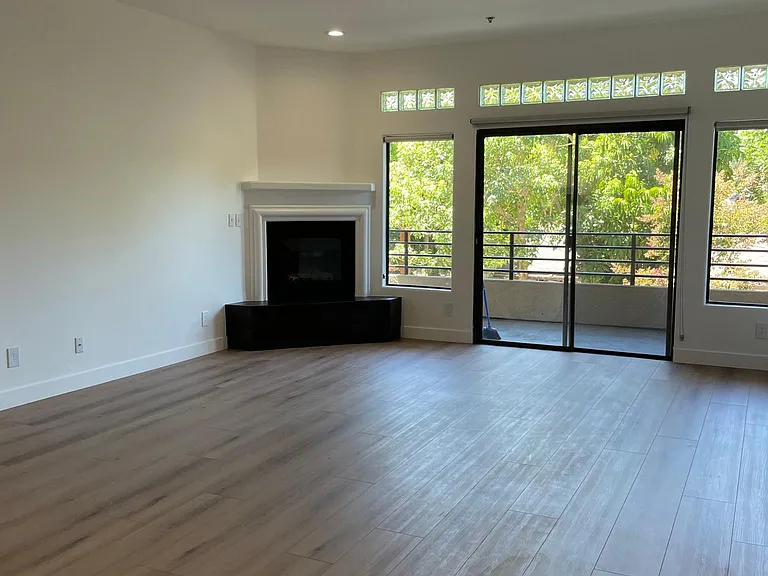 4477 Woodman Ave #209 — Photo 6
