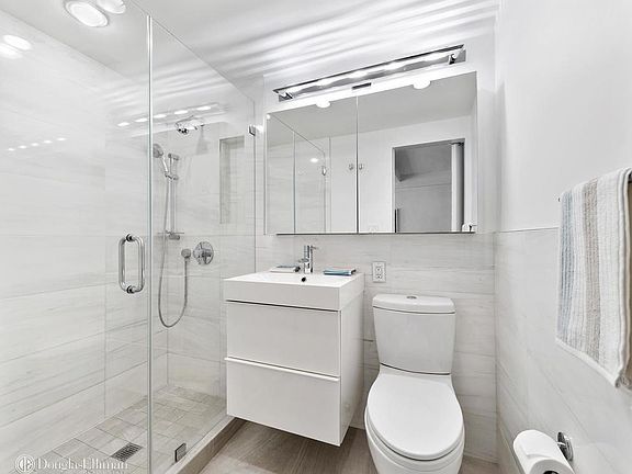 5th image of 405 W 23rd St APT 11L