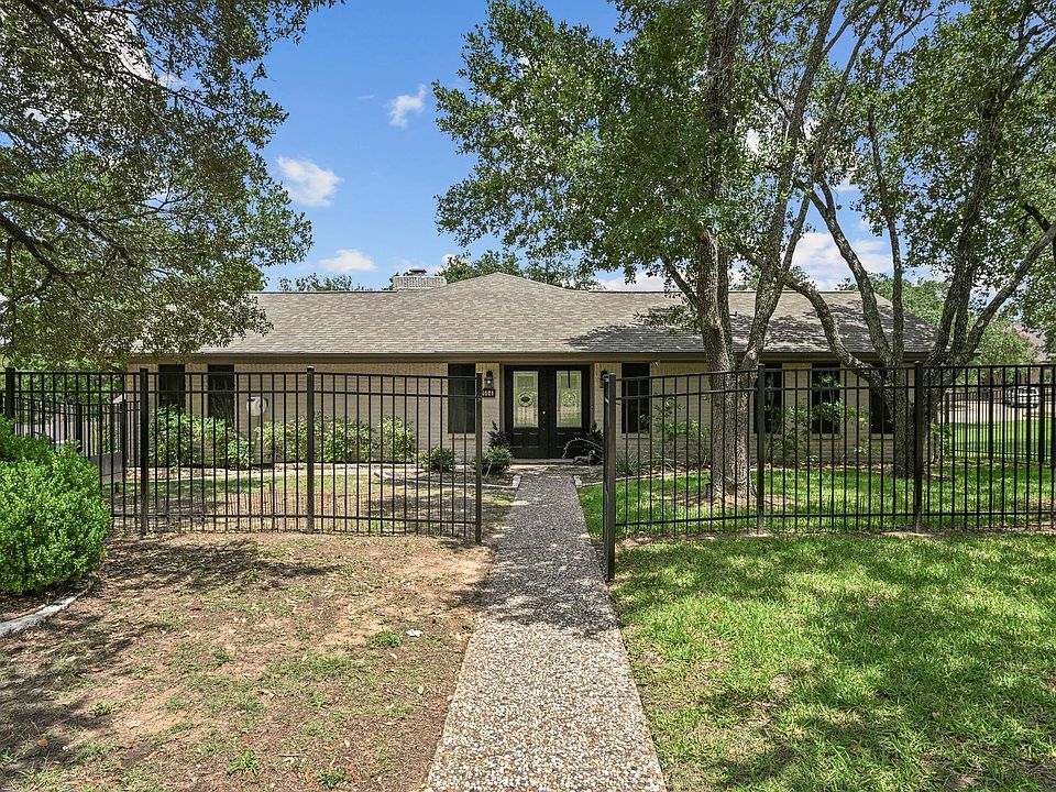 1st image of 2504 Broadmoor Dr