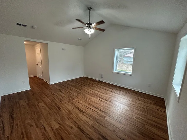 614 Maple Rd — Photo 4