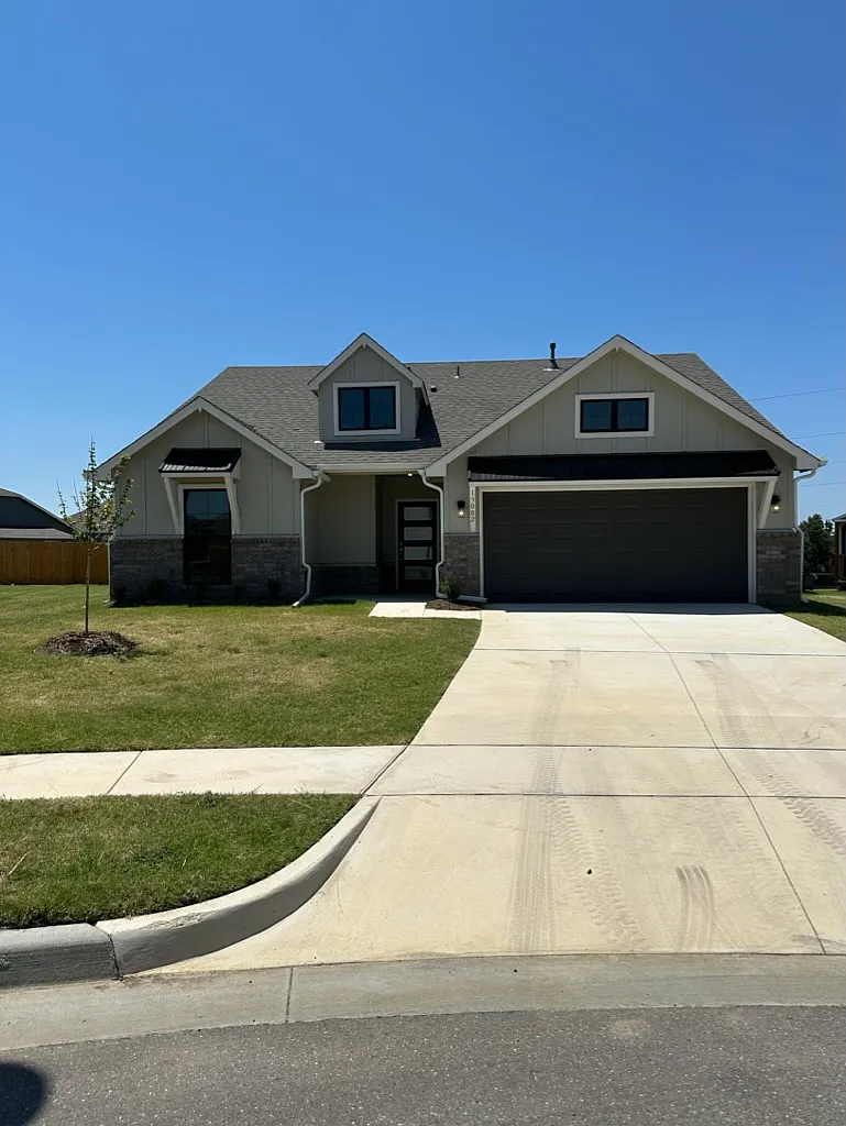 13002 E 124th St N - Newer Home in Owasso schools! Morrow Place — Photo 1