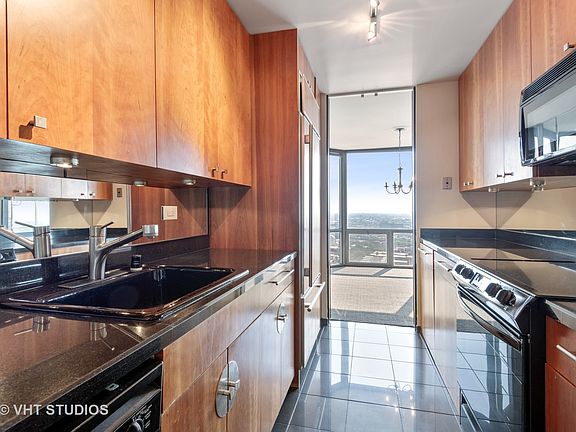 4th image of 2650 N Lakeview Ave APT 2901-03