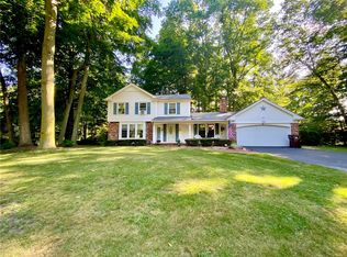 36 Heritage Woods Ct, Rochester, NY 14615