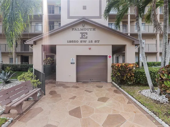 12550 SW 15th St APT 411E, Pembroke Pines, FL 33027
