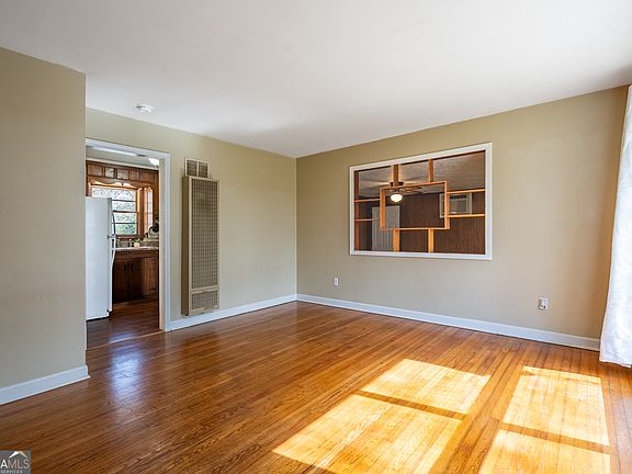 3rd image of 29 Conway Pl NW