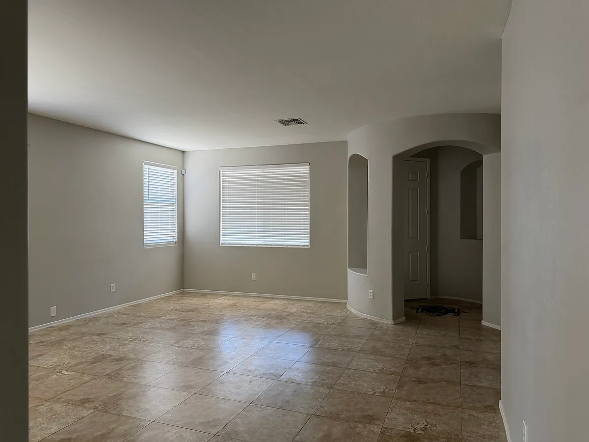 Building Photo - 1422 E Gary Way
