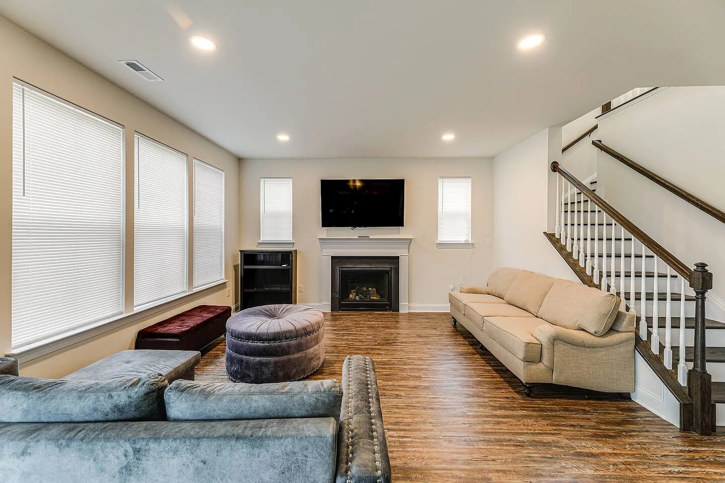 5 bed, 3590 sqft, $1,800 — Photo 4