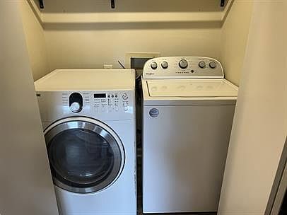 3rd image of 907 Hillwood Dr APT C
