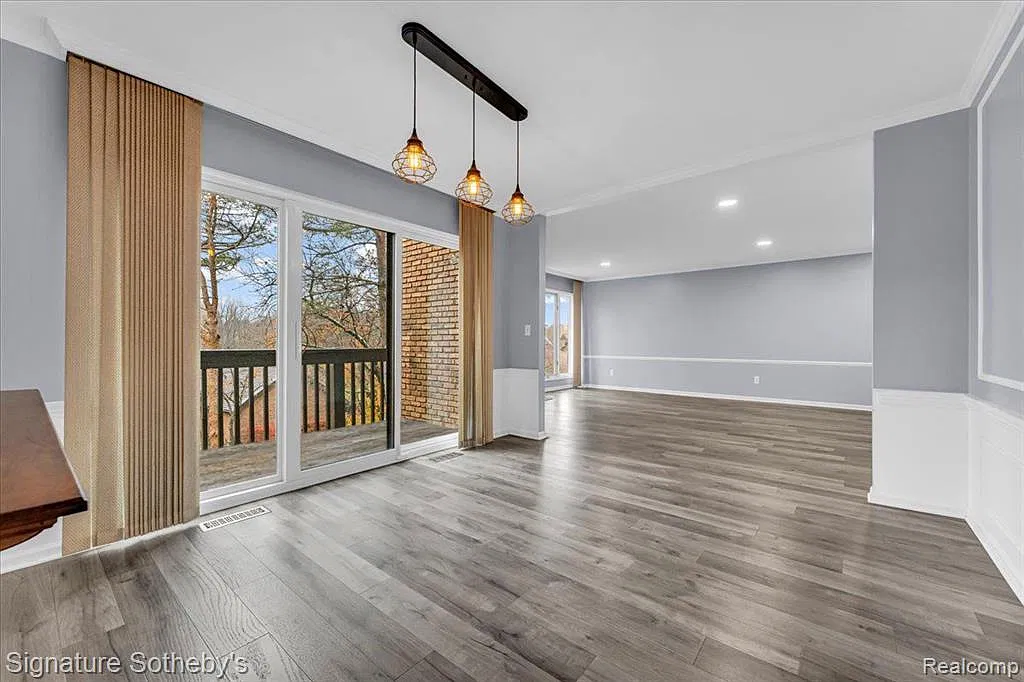 3 bed, 2.5 bath, 2478 sqft, $3,950 — Photo 4