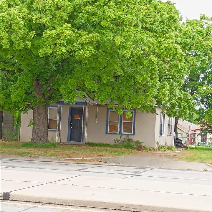 1st image of 803 SW Lee Blvd
