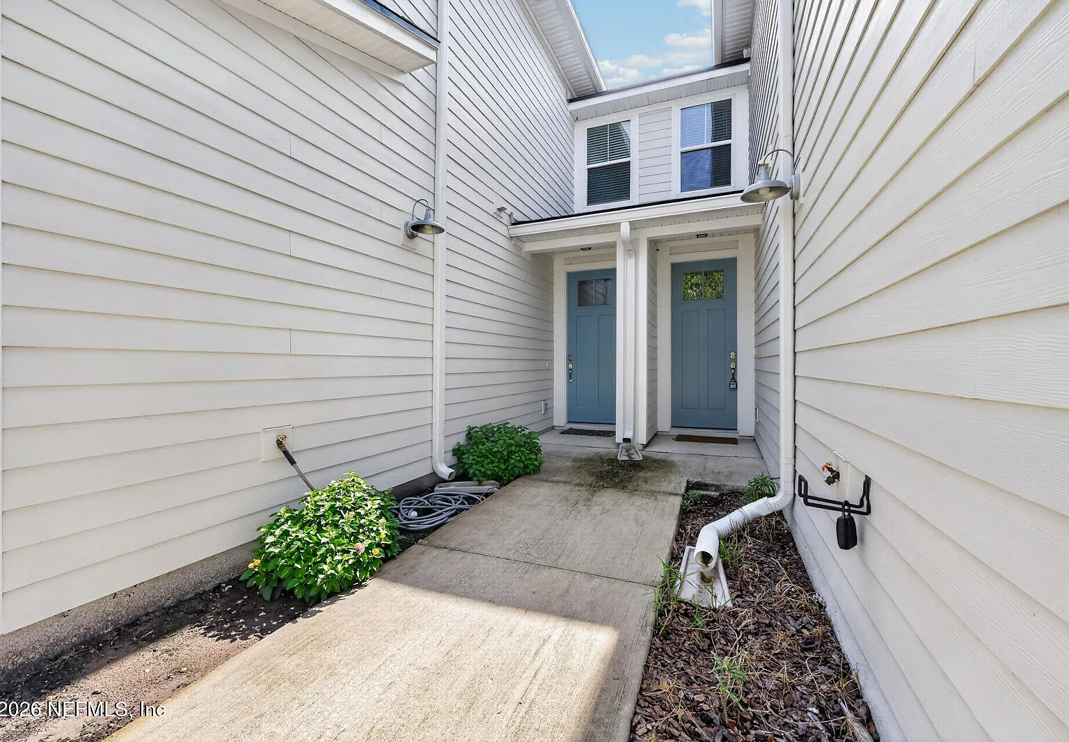 3 bed, 2.5 bath, 1484 sqft, $2,100 — Photo 2