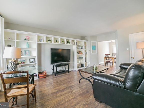 4th image of 557 Gerhard St