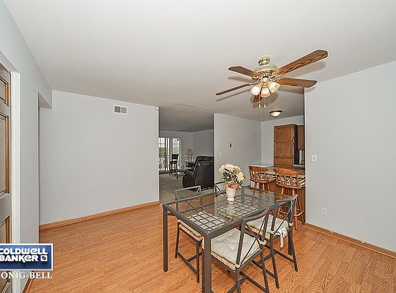 5th image of 1050 N Farnsworth Ave APT 405