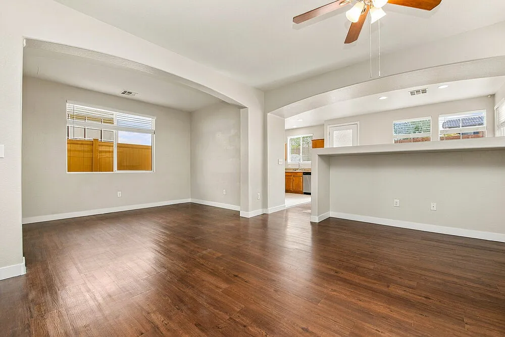 3 bed, 2.5 bath, 1727 sqft, $2,145 — Photo 4