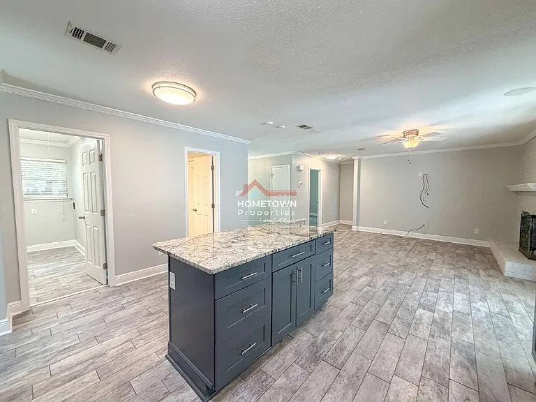 220 Cordoba St — Photo 12