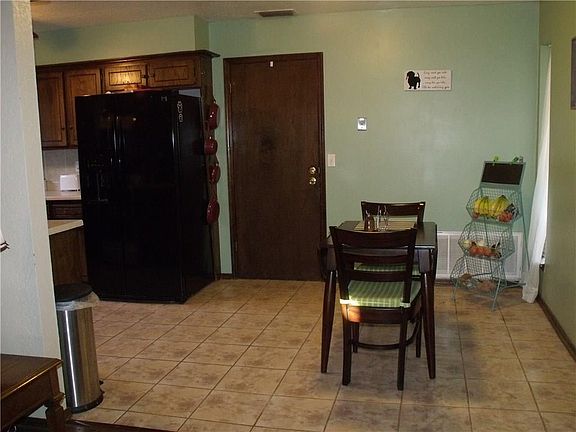 5th image of 1200 Oakwood Dr