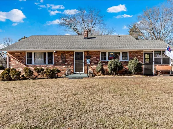 2442 Waterbury St, Winston Salem, NC 27107