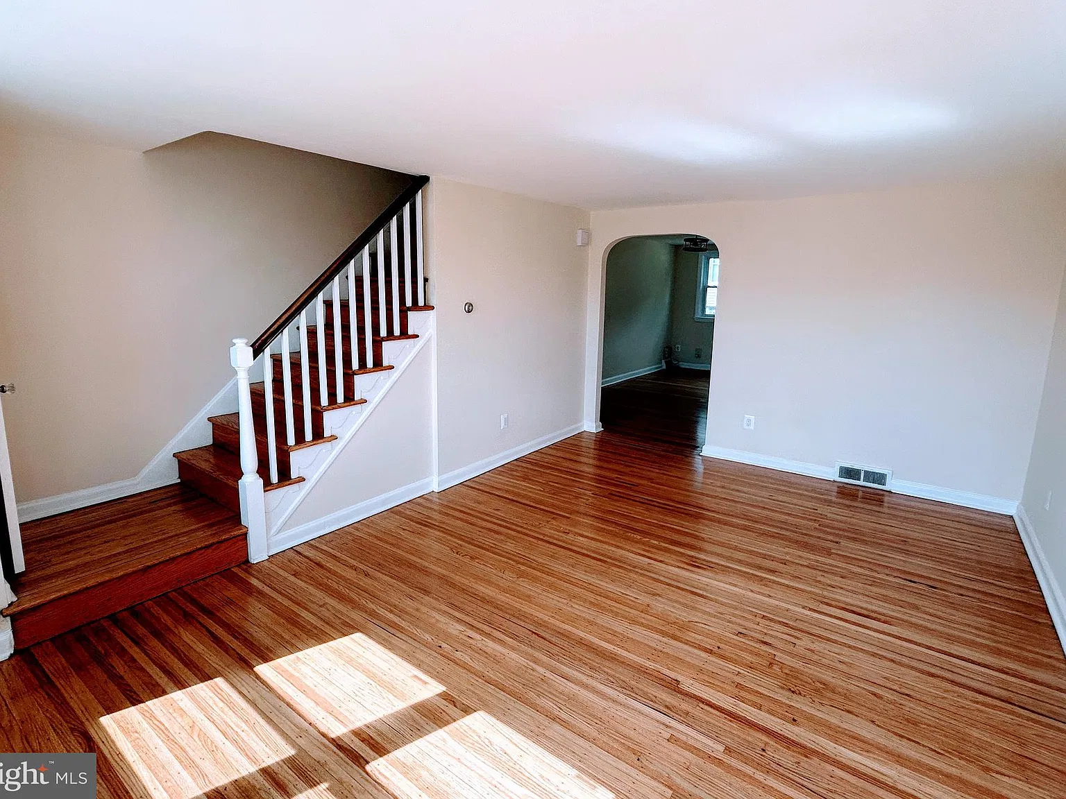 3 bed, 1.0 bath, 1152 sqft, $1,900 — Photo 3