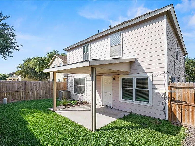 19039 Remington Park Dr — Photo 23