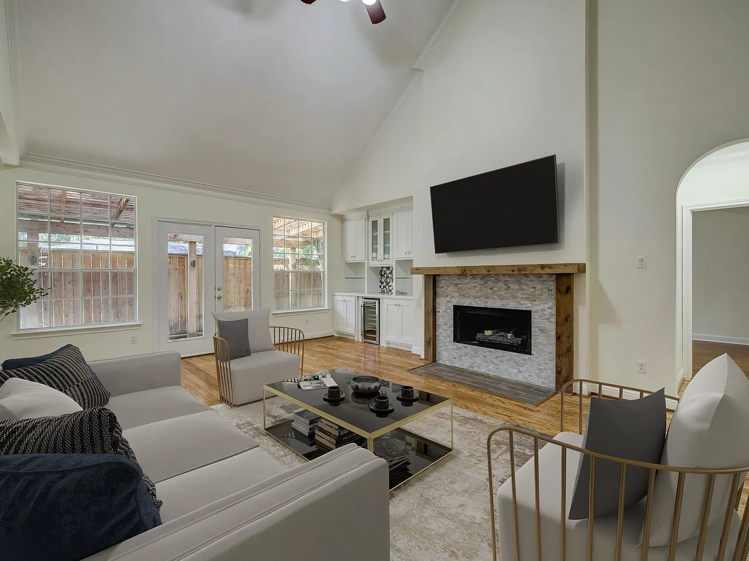 3 bed, 2.5 bath, 2819 sqft, $4,000 — Photo 2