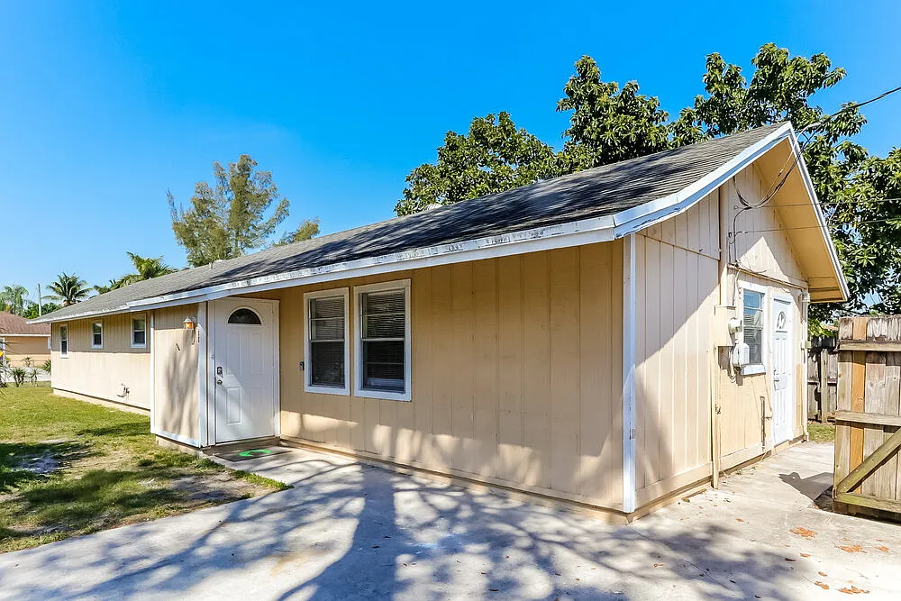 3 bed, 2.0 bath, 1844 sqft, $2,700 — Photo 1