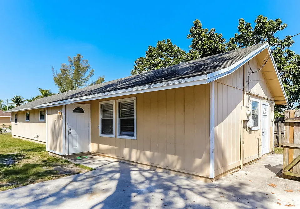 200 Perry Ave