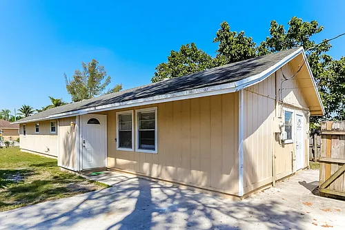 200 Perry Ave Photo 1