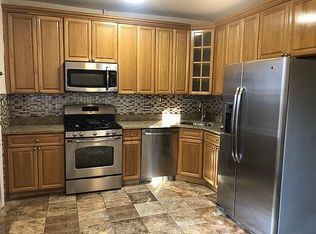 33-56 10th St #1, Astoria, NY 11106