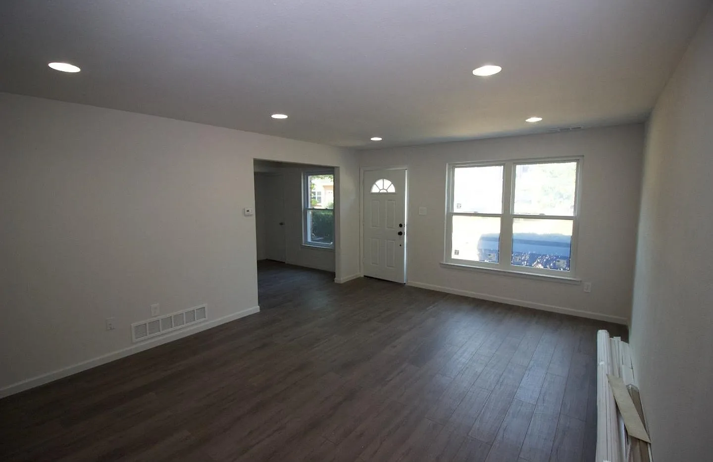 2 bed, 1056 sqft, $2,050 — Photo 3