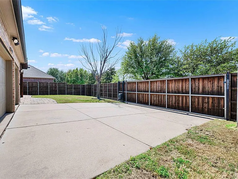 12035 Bryant Dr — Photo 32