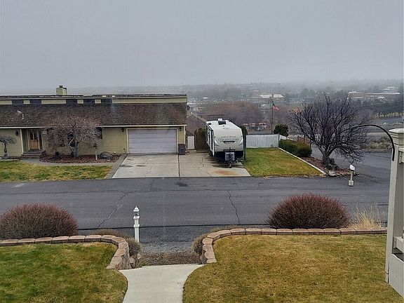 2nd image of 405 Strand Road