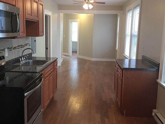 5th image of 32 Vermont Ave #1