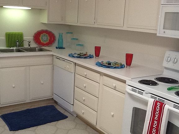 3rd image of 1817 S Nantucket Dr APT 101