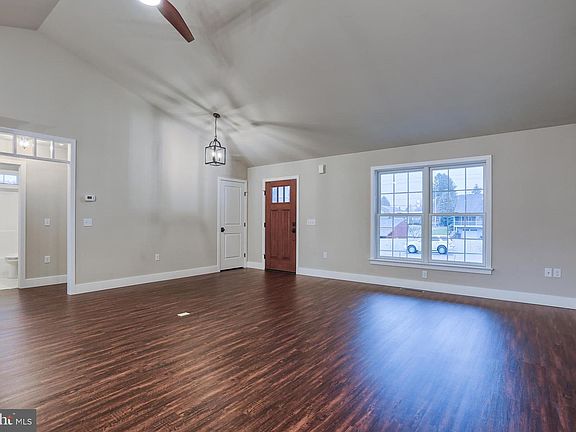 4th image of 16 Rolling Meadow Rd