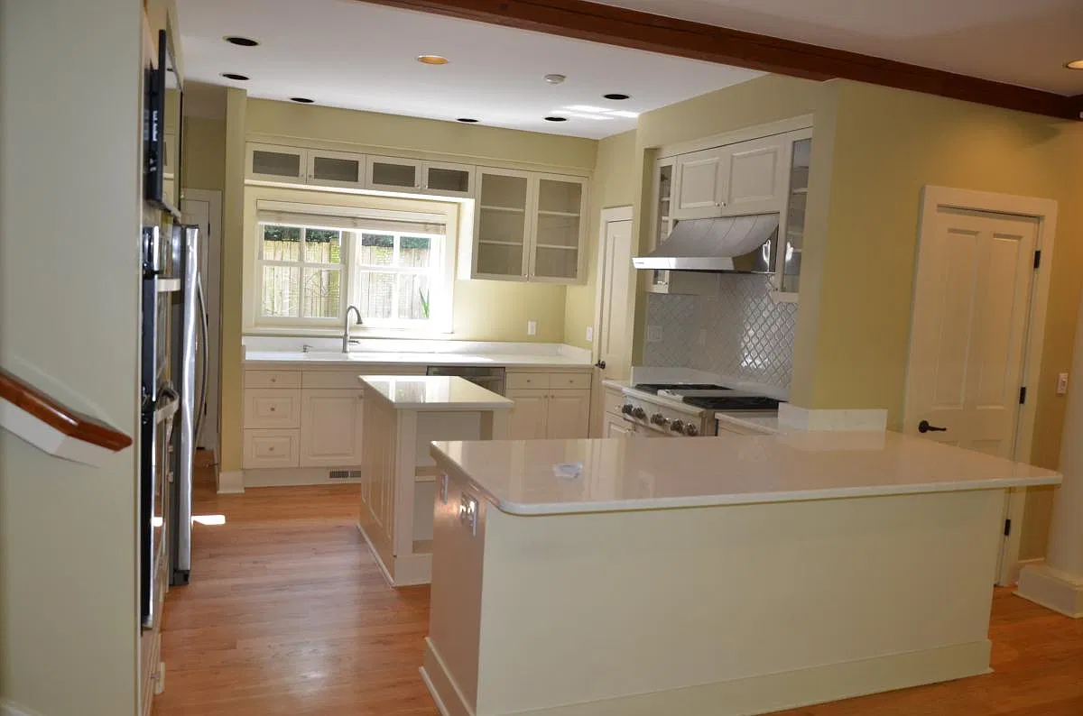 7626 NE 8th Street — Photo 3
