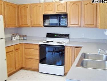 4th image of 20388 Berkshire Cir
