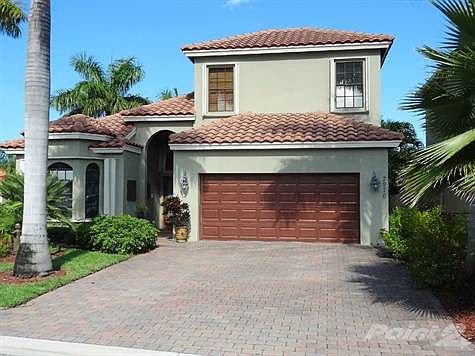 Pavered Driveway with 2 car garage