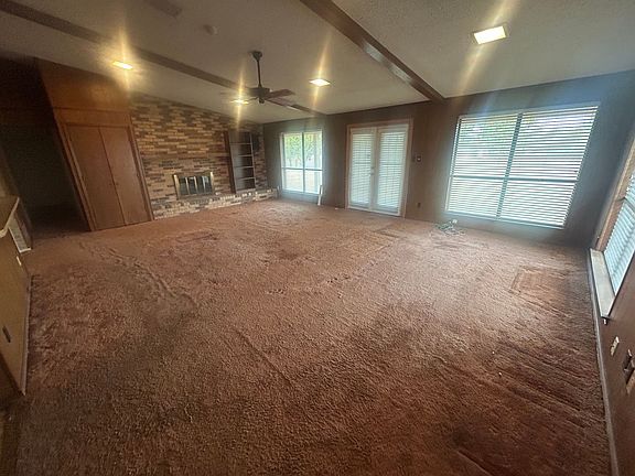 5th image of 215 Windy Ln