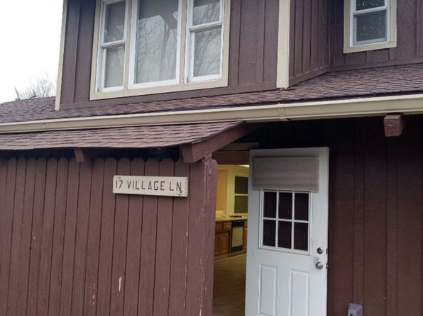 17 Village Ln
