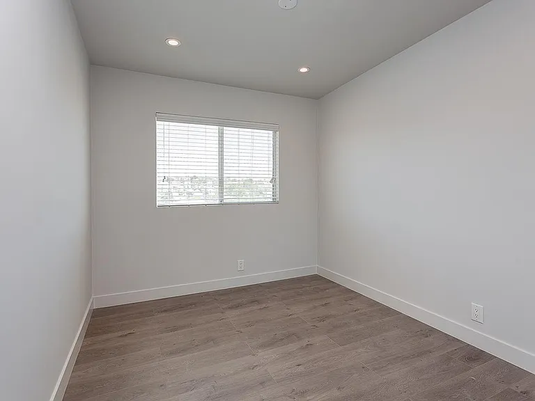 1541 Rockwood St #8 — Photo 8