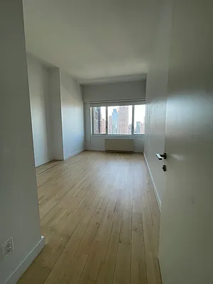 Rented by Peter R. Hungerford, LREB | media 17