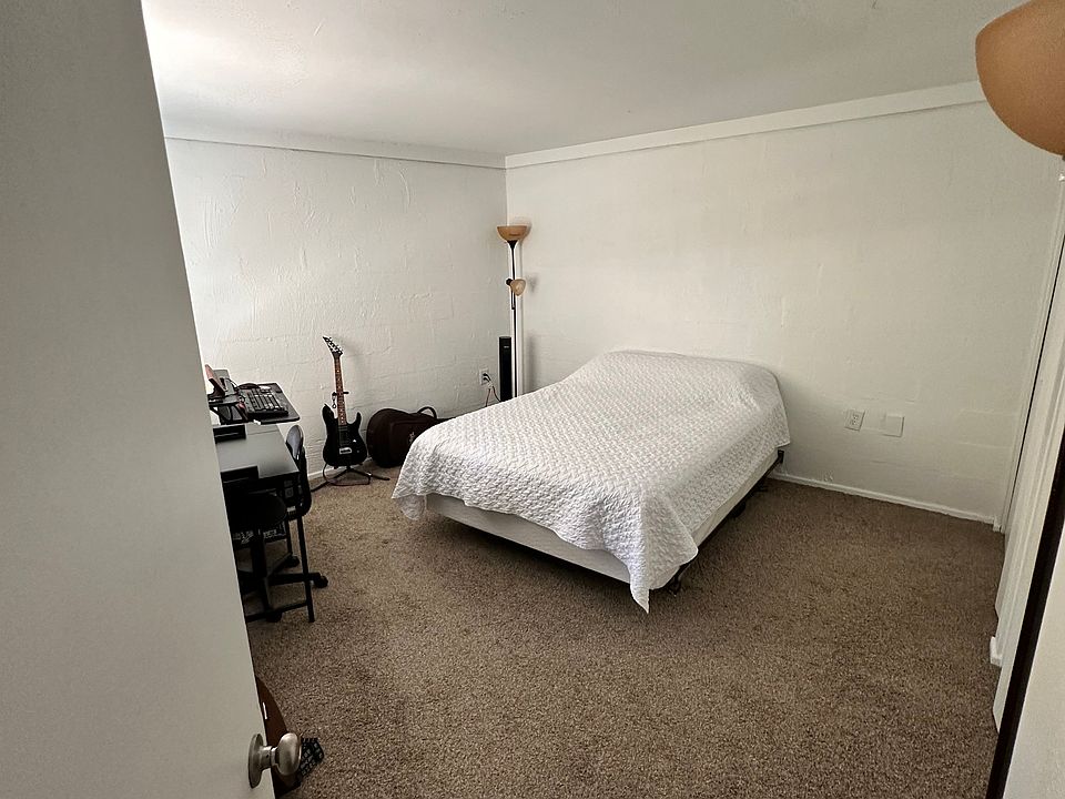Available room for lessee (currently occupied until new roommate moves in)
