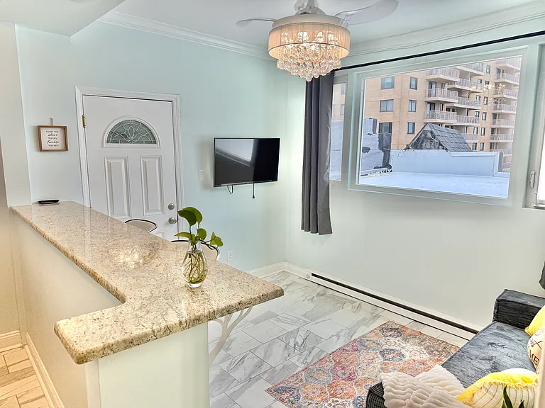 5003 Atlantic Ave #7 — Photo 2