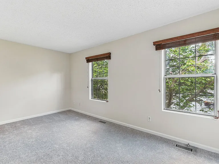 505 Knollwood Ct — Photo 19