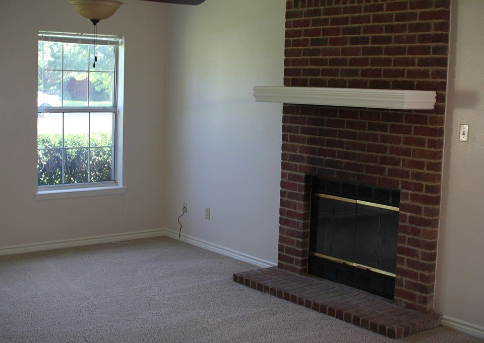 2nd image of 3233 Lexington Dr