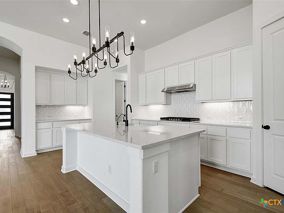 4th image of 220 Country Cat Ln
